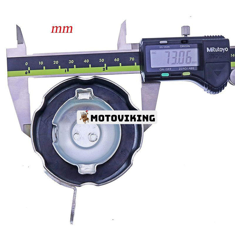 Låsande bränslelock 130049A1 87335469 för CASE-lastare 570LXT 570NXT 570MXT 580SM 580M 580L 580SL 590L 590SL 590SM
